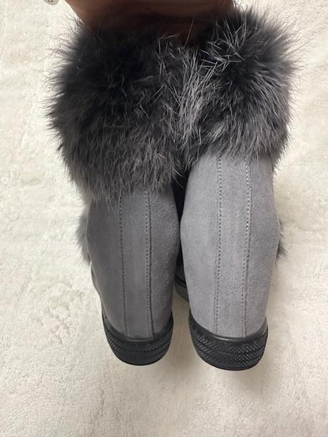 Kotníkové sivé čižmičky s kožušinkou na uviazanie, 40