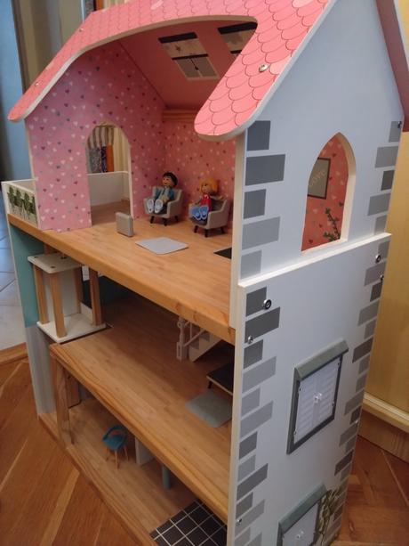 Domček pre bábiky, 