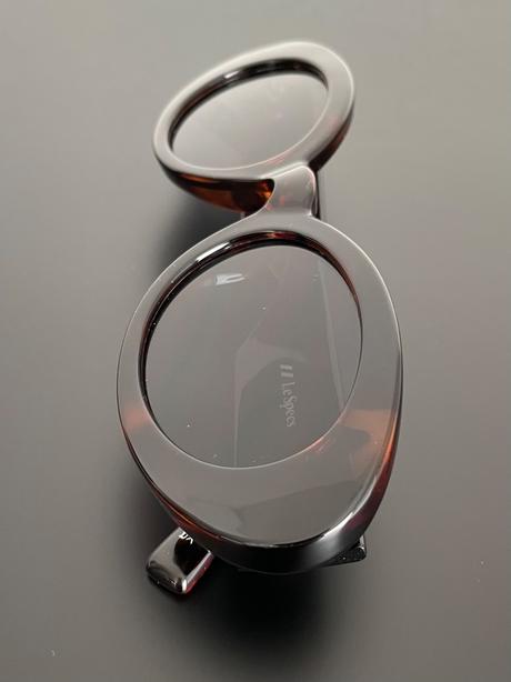 Le specs korytnačinové oválne slnečné okuliare, 