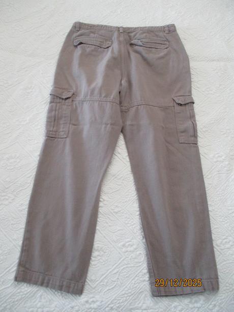 Nohavice s kapsami, sinsay,32
