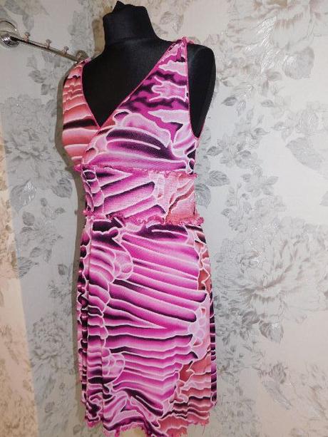 Luxusne pekne saty, xs