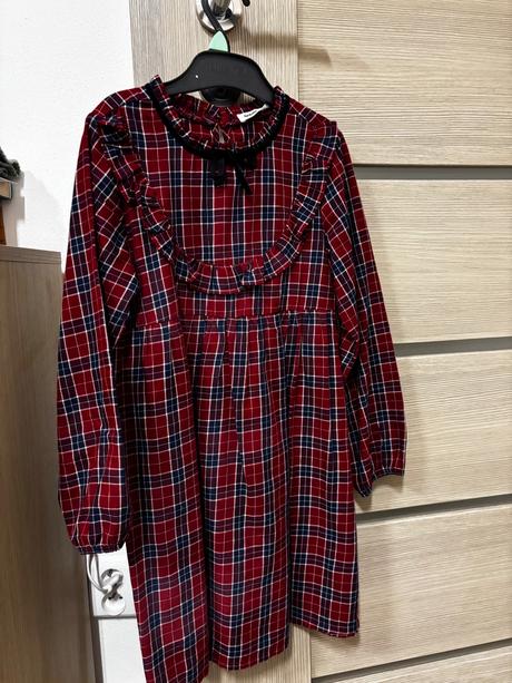 Vianočné šaty, 128