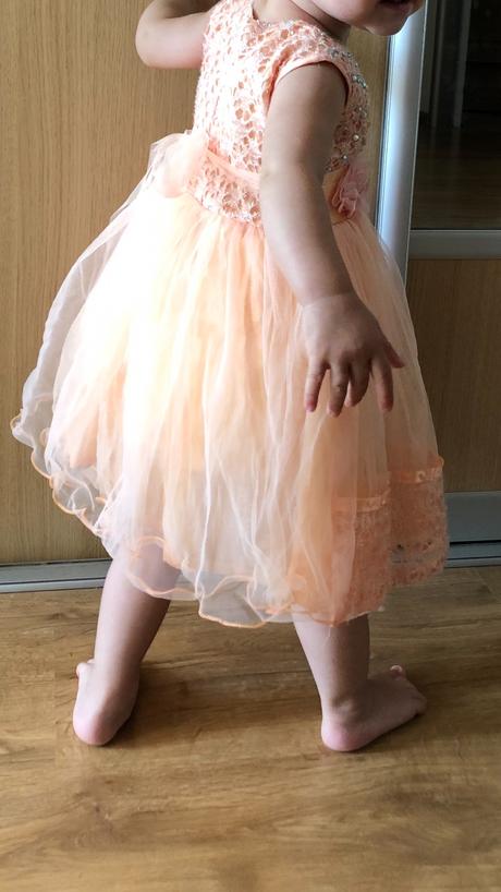 Slávnostné šatky, 74