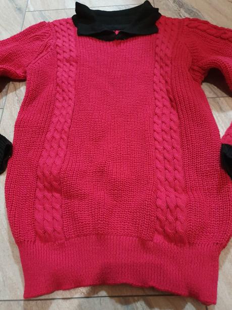 Ruzovy svetrik s kontrastnym golierom, s