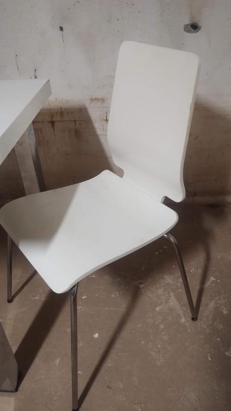 Predám dve stoličky., 