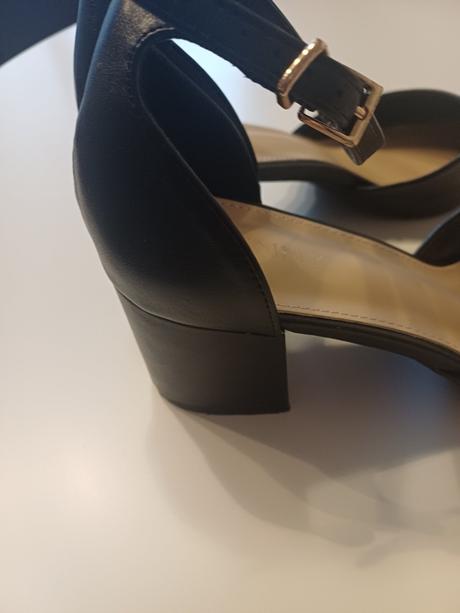 Spoločenské lodičky, 39