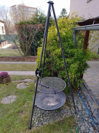 Trojnožka na grilovanie,