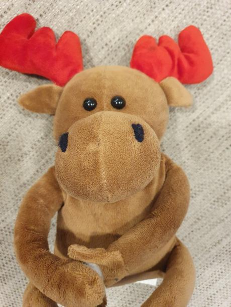Plyšový obíjmací  sobík s červenými rohami, 