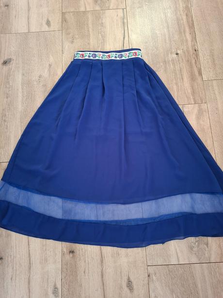 Sukna s ludovym motivom, s