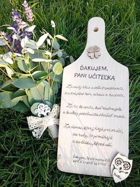 Vyznanie, báseň na doske, 