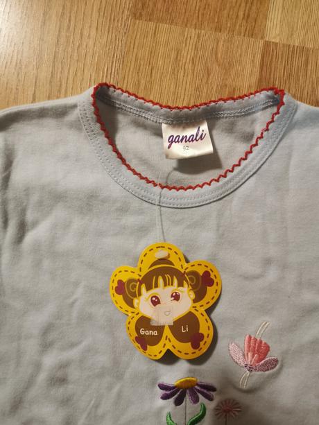 Bledomodre tričko, 92