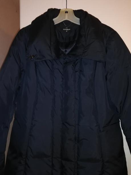 Tmavo modrá bunda, 44