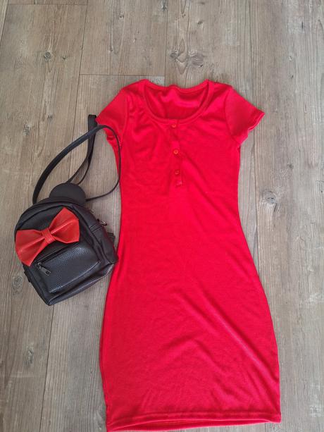 Trickove saty s gombikmi, s