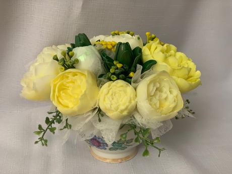 Mydlova kytica v keramickej miske, 