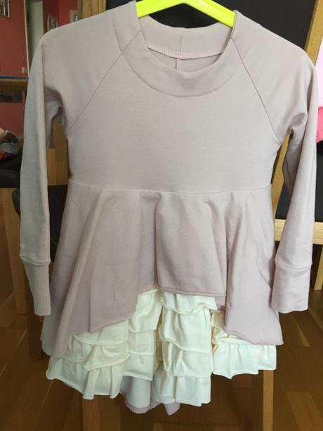 Pohodlne volanikove pudrovoruzove saty lali, 98