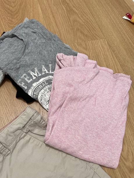 Balík oblečenia, s