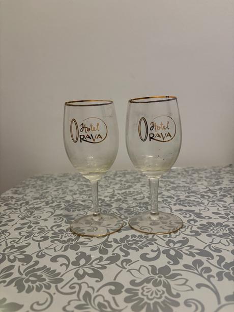 2 poháre na víno, 