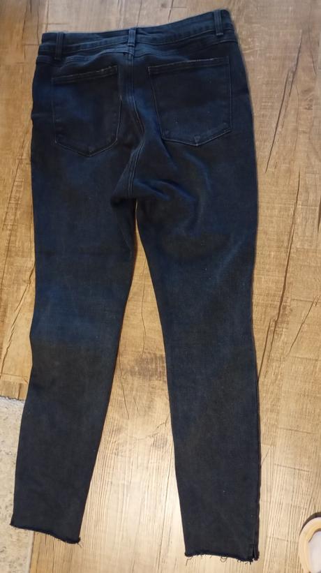 Čierne rifle, gate,38