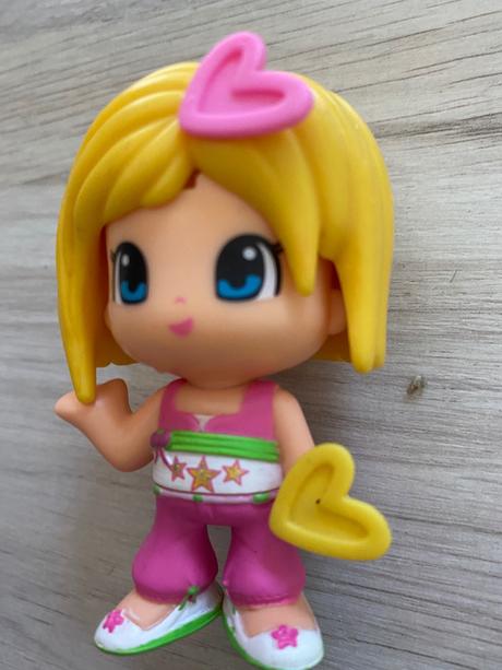 Krásna skladacia ponypon bábika,