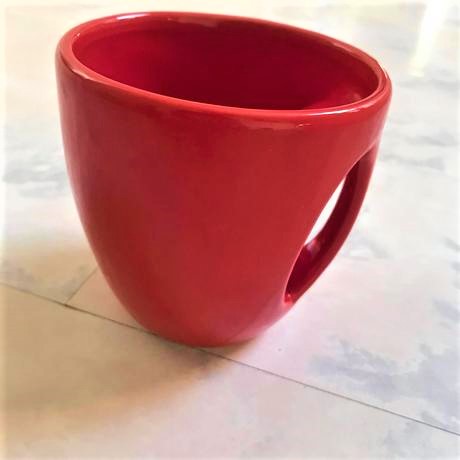 Zaujímavá šálka,