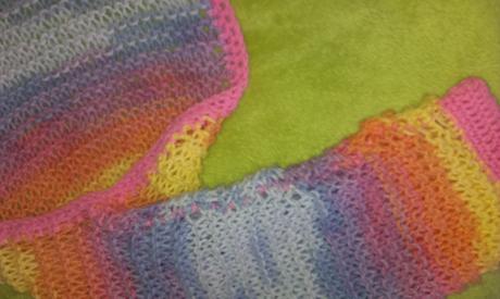 Pletene obhackovane duhove bolerko, 122