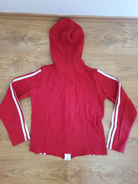 Černený sveter s kapucňou, s