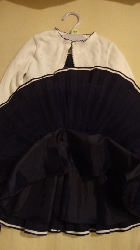 Sviatočné šaty, 98