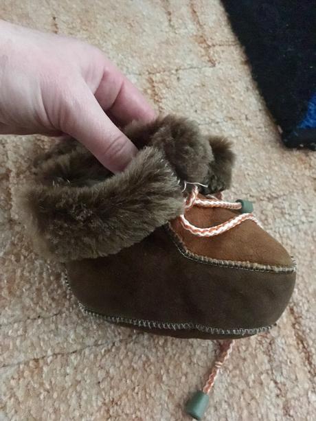 Kožené kožušinové capačky 17/18, 17