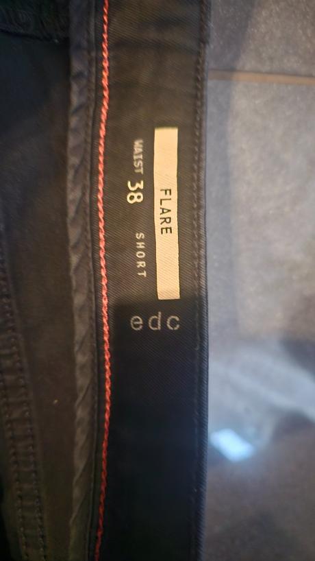 Rozšírené zvonové čierne rifle, esprit,38