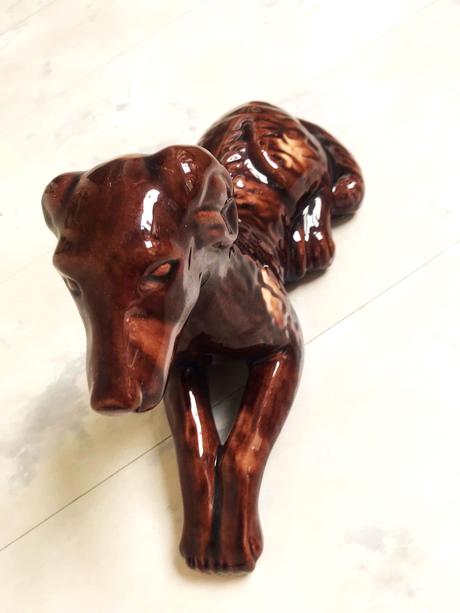 Starožitná socha - porcelánový pes, 