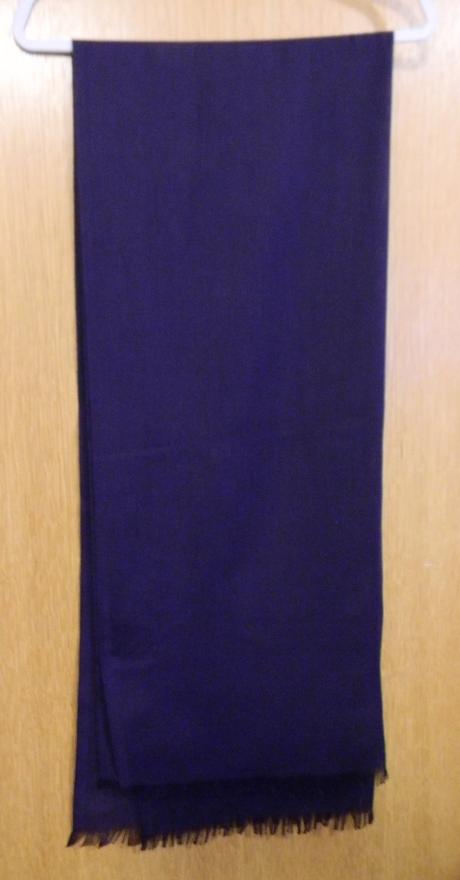 Tmavofialový šál, 