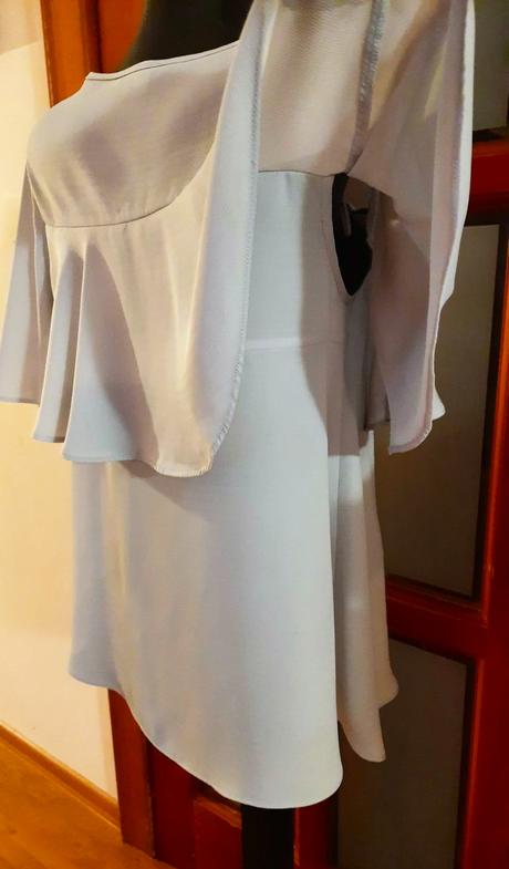 Predám elegantnú blúzku s volánom veľ.xl-xxl, xl