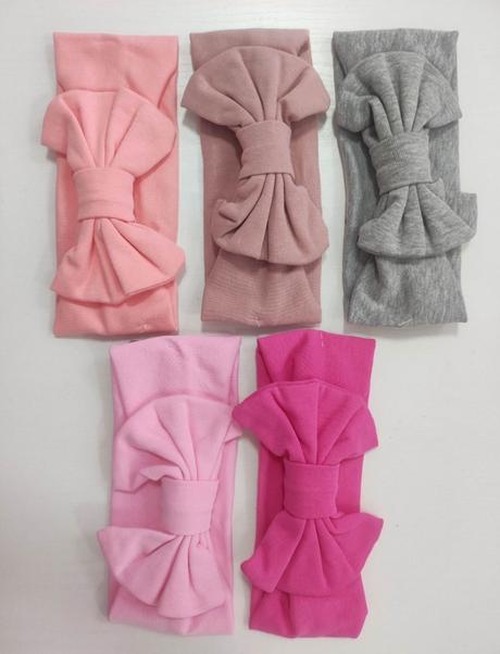 Čelenka s mašľou,