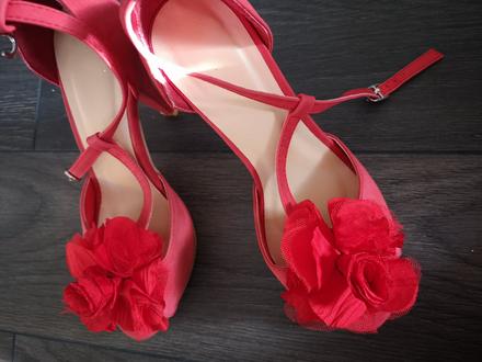 Červené topánky s kvetom, 36