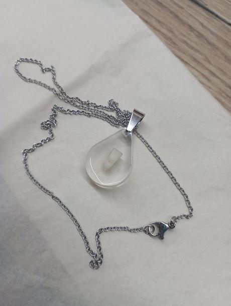 Prívesok na pamiatku so zúbkom, 