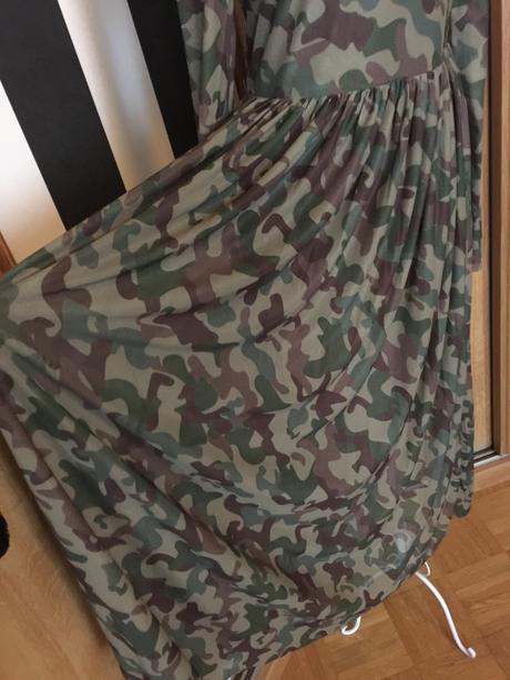 Jemnucke maskacove saty s dlhým rukavom, s