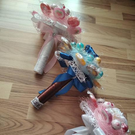 Lízatkove kytice na oslavu narodenin,