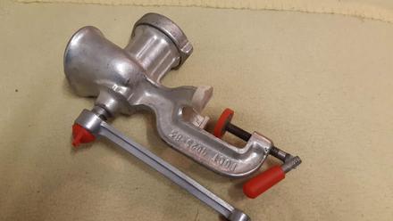 Predám mlynček na mäso., 