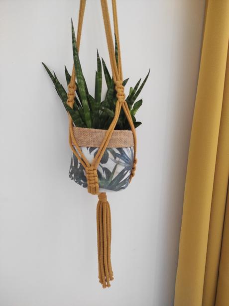 Závesný macramé držiak na kvety, 