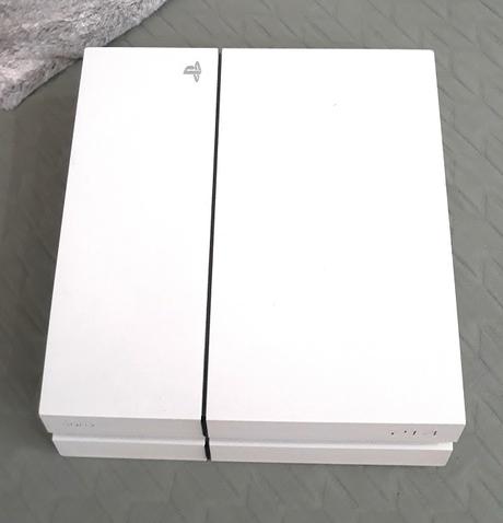 Predám playstation 4, 