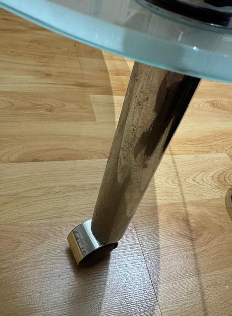 Sklenený konferenčný stolík, 