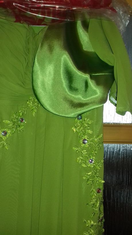 Spolocenske saty, 40