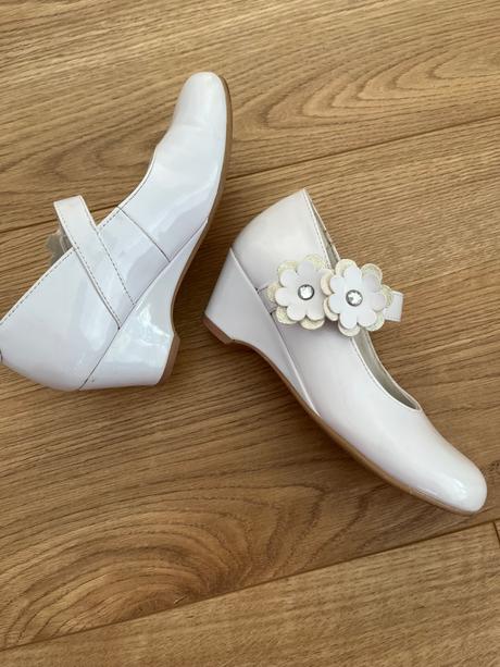 Dievčenské biele lakové topánky, 17