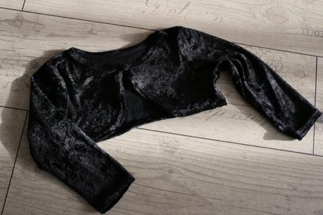 Zamatové bolerko, 98