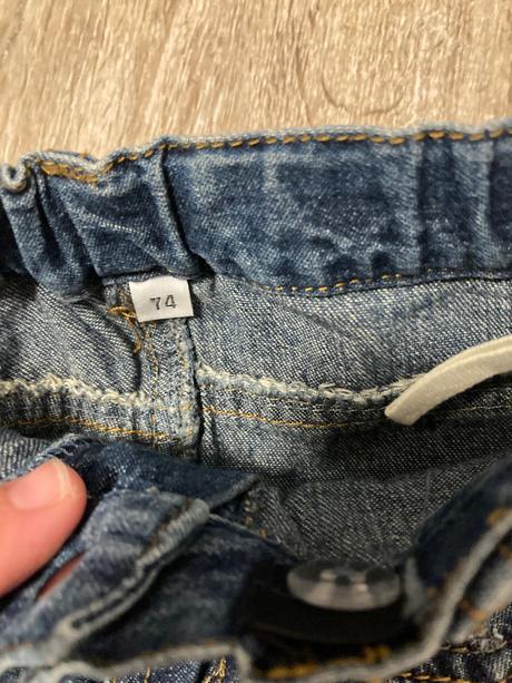 Tmavomodre rifle, 74