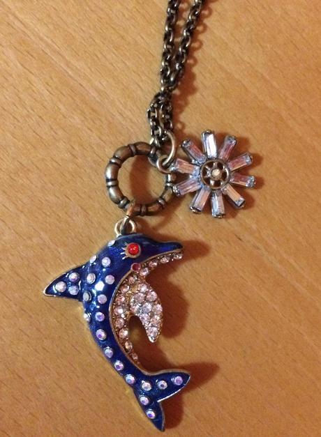 Štrasový delfín betsey johnson, 