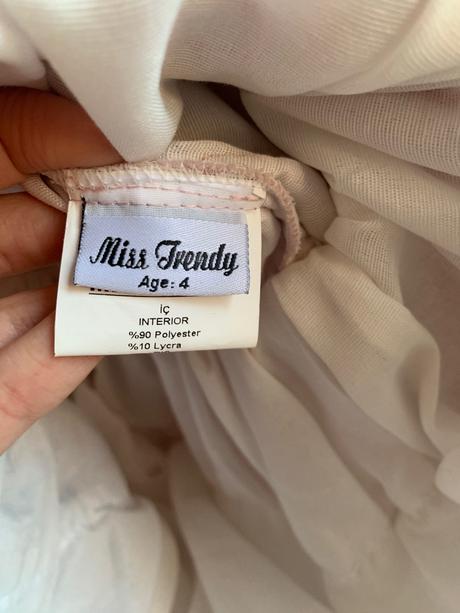 Spoločenské šaty, 104