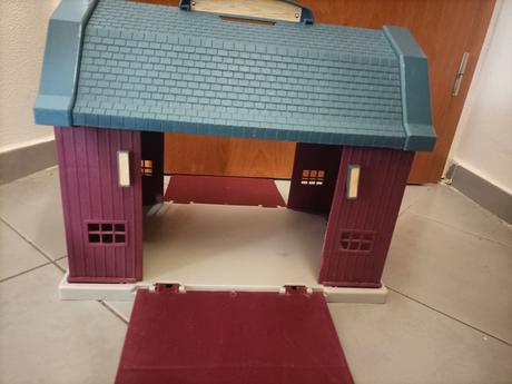 Stodola s obojstranne otváracími dvermi, 