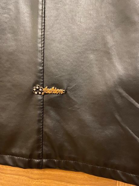 Šaty koženkové, 134