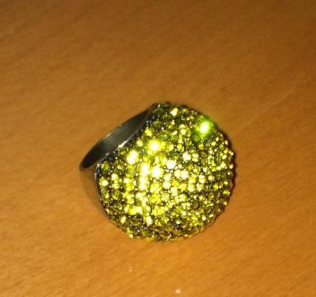 Velky trblietavý koktejlový prsten mango touch, mango